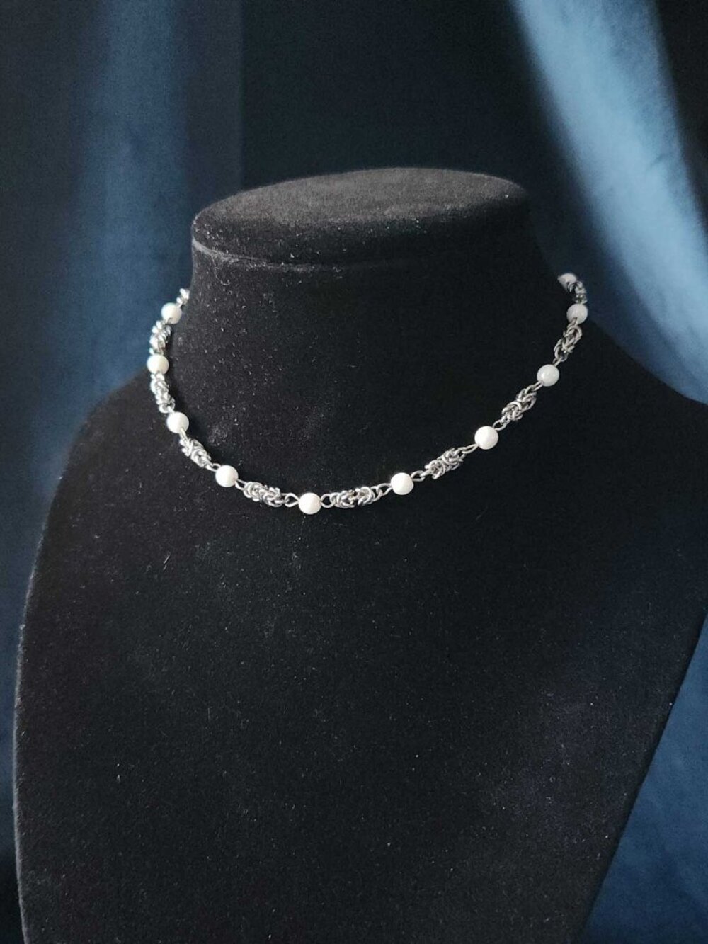 Vintage delicate 15″ silver chain necklace with white pearls